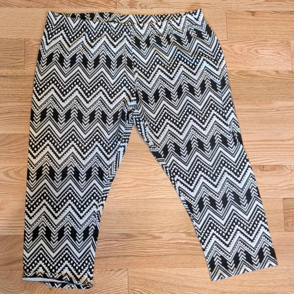 No-boundaries Women's Black and White Leggings